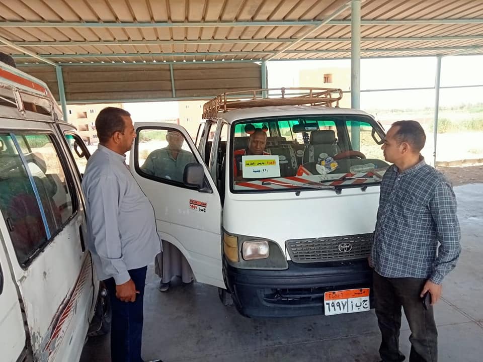 حملات مكثفة لمتابعة تعريفة أجرة بمواقف الوادي الجديد (5)