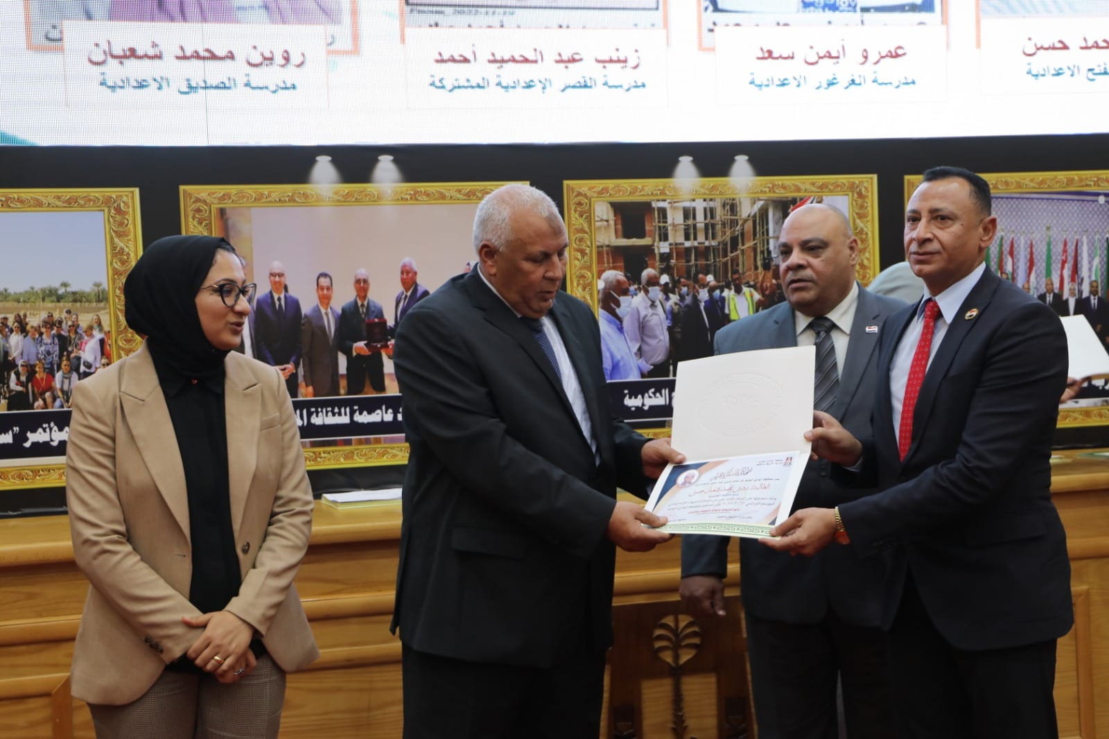 احتفالية تكريم الطلاب الأوائل بالوادي الجديد (2)