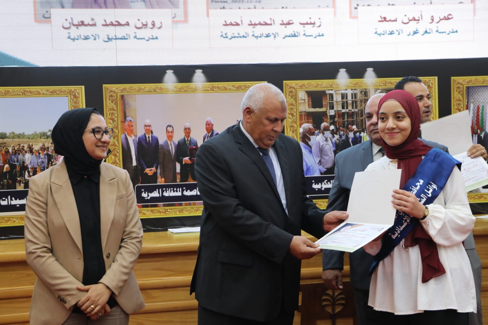 احتفالية تكريم الطلاب الأوائل بالوادي الجديد (4)