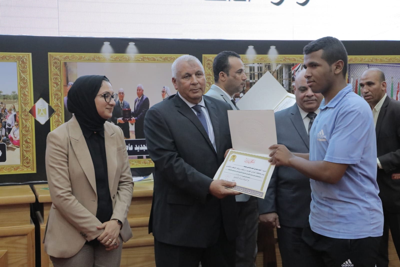 احتفالية تكريم الطلاب الأوائل بالوادي الجديد (6)