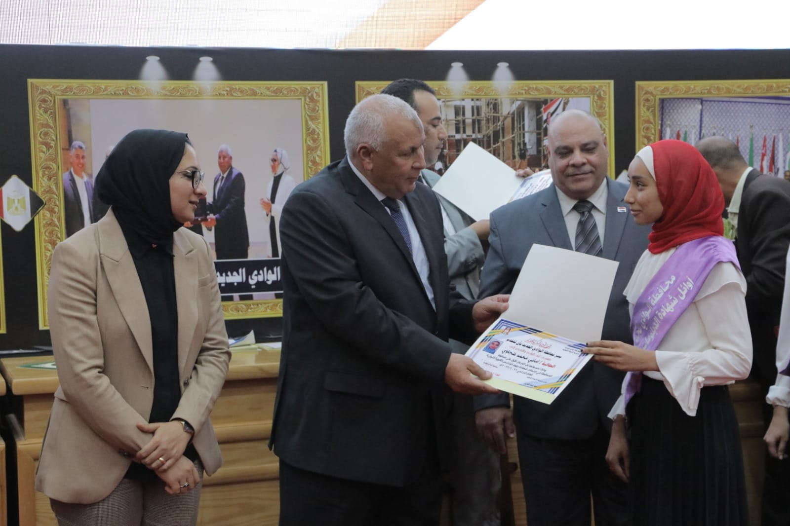 احتفالية تكريم الطلاب الأوائل بالوادي الجديد (8)