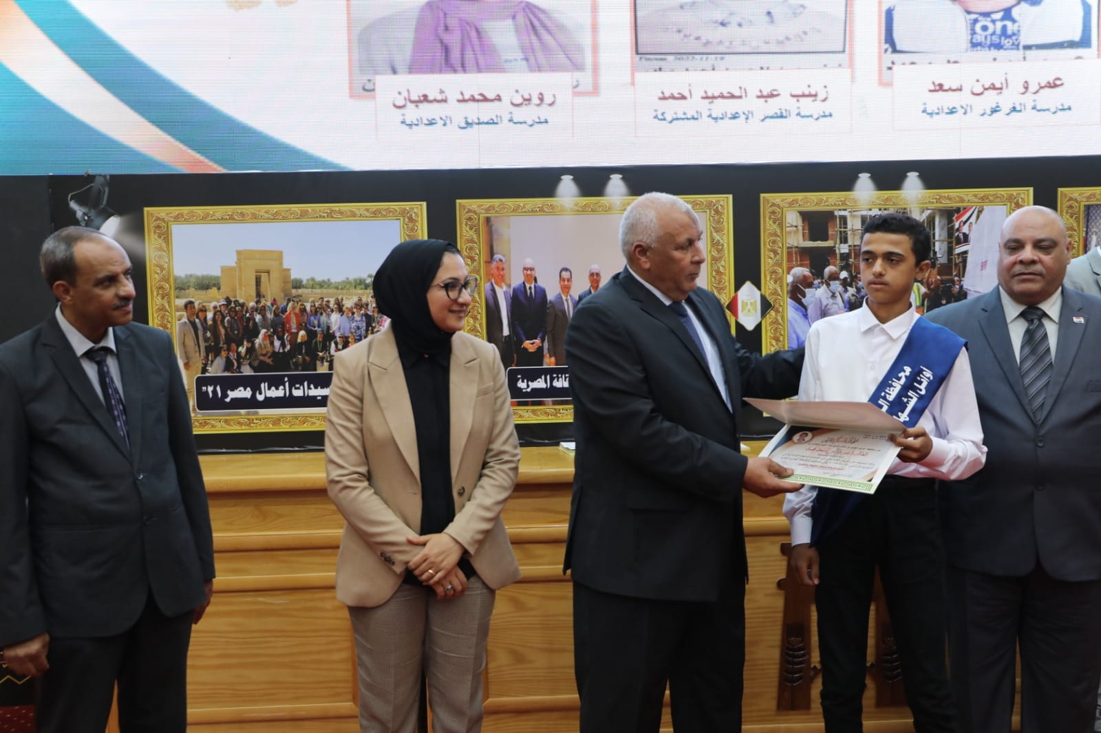 احتفالية تكريم الطلاب الأوائل بالوادي الجديد (10)