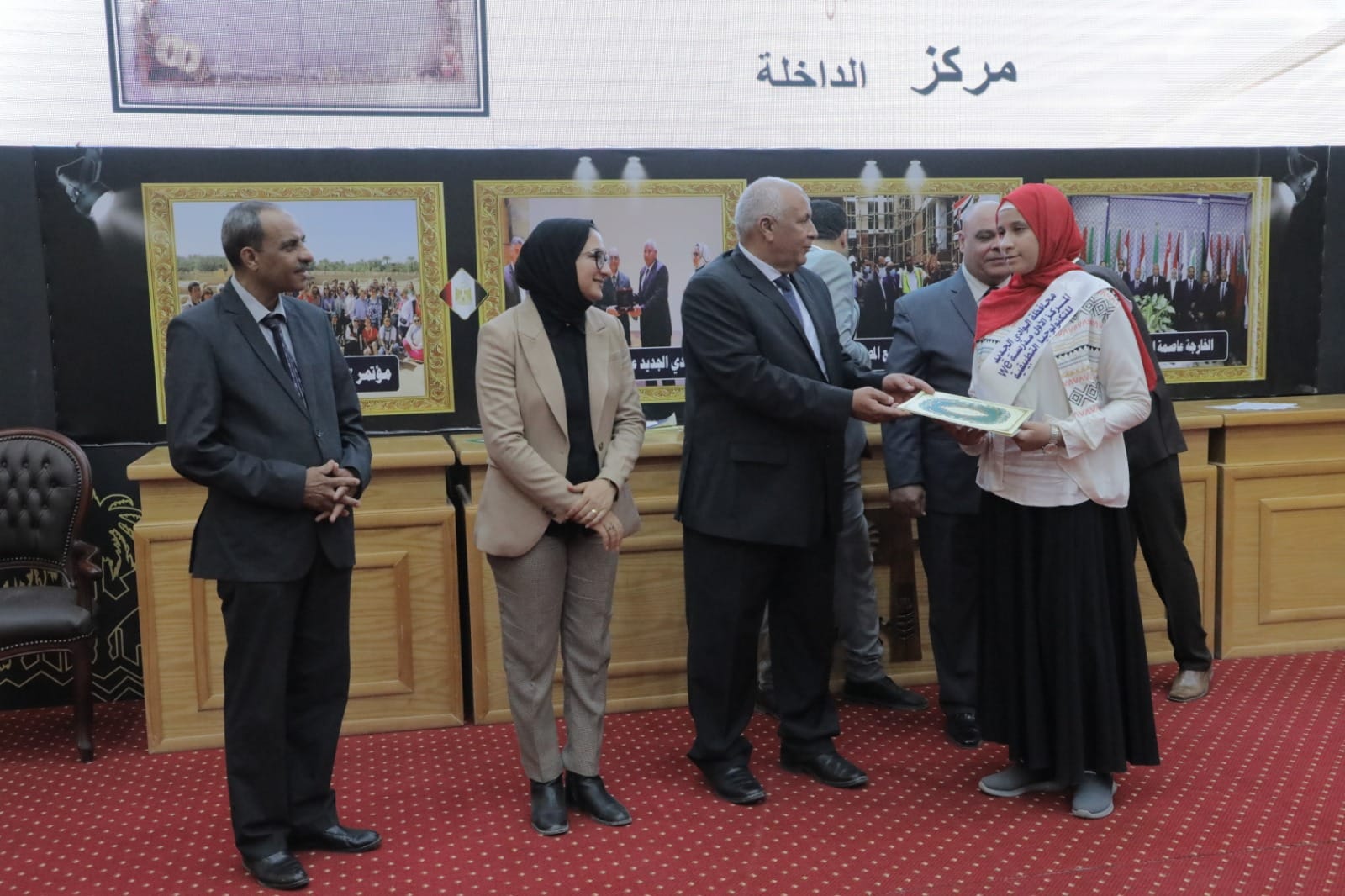 احتفالية تكريم الطلاب الأوائل بالوادي الجديد (11)