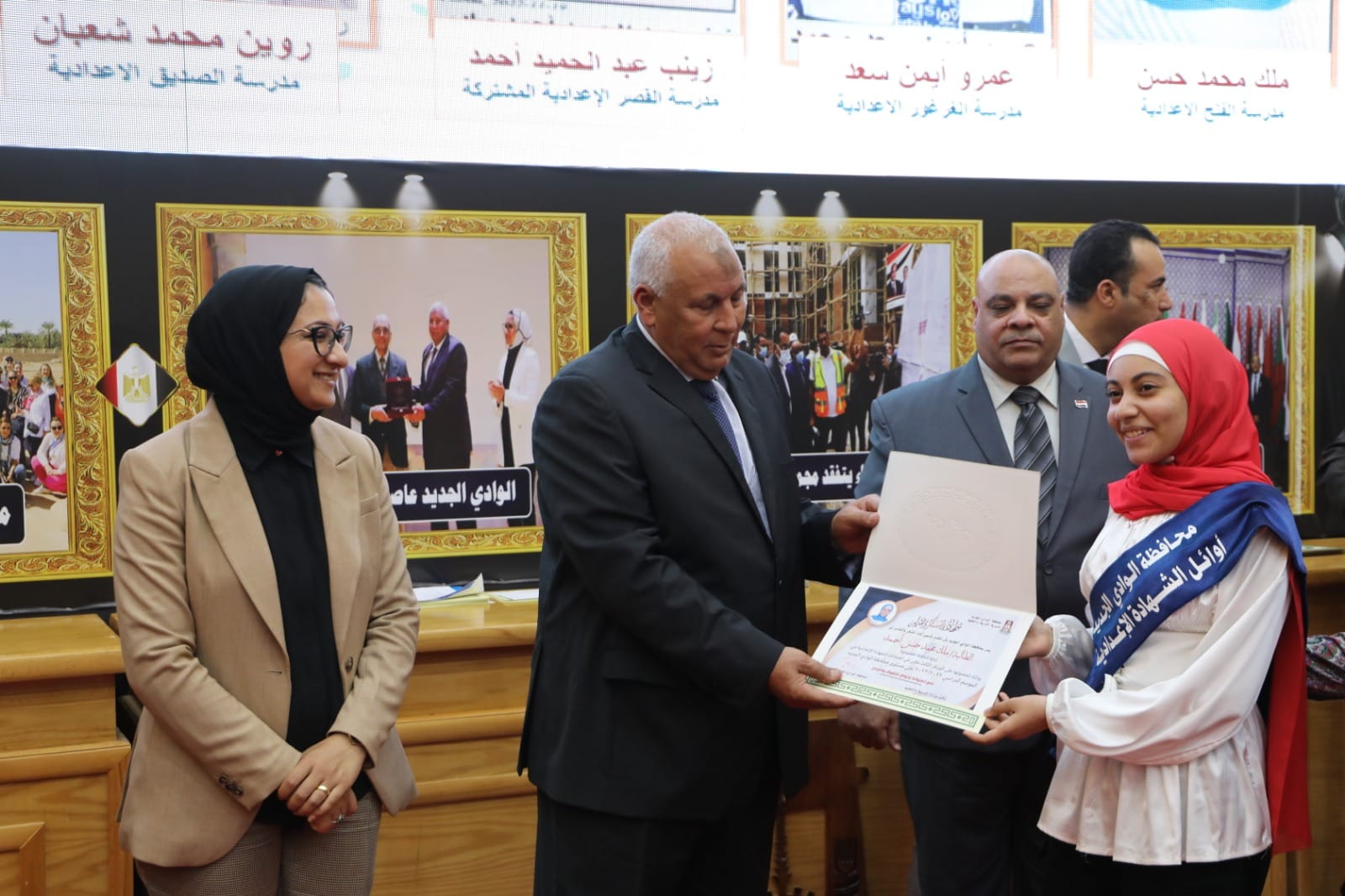 احتفالية تكريم الطلاب الأوائل بالوادي الجديد (14)