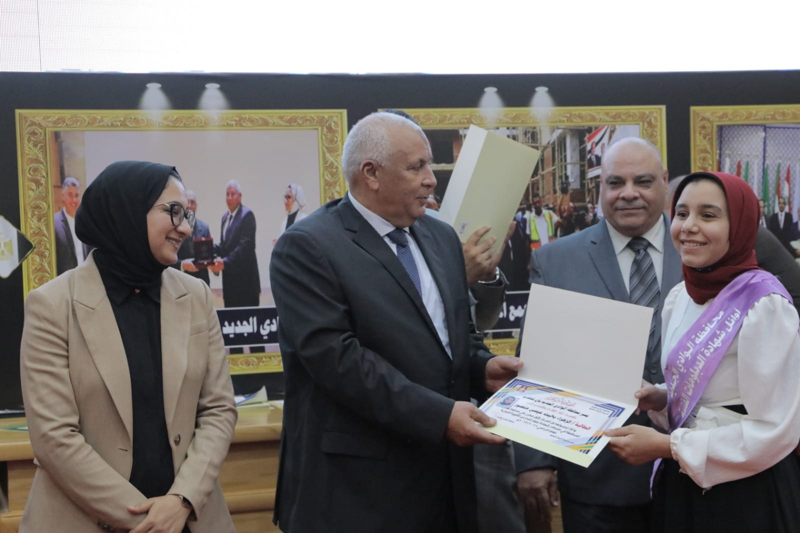 احتفالية تكريم الطلاب الأوائل بالوادي الجديد (15)