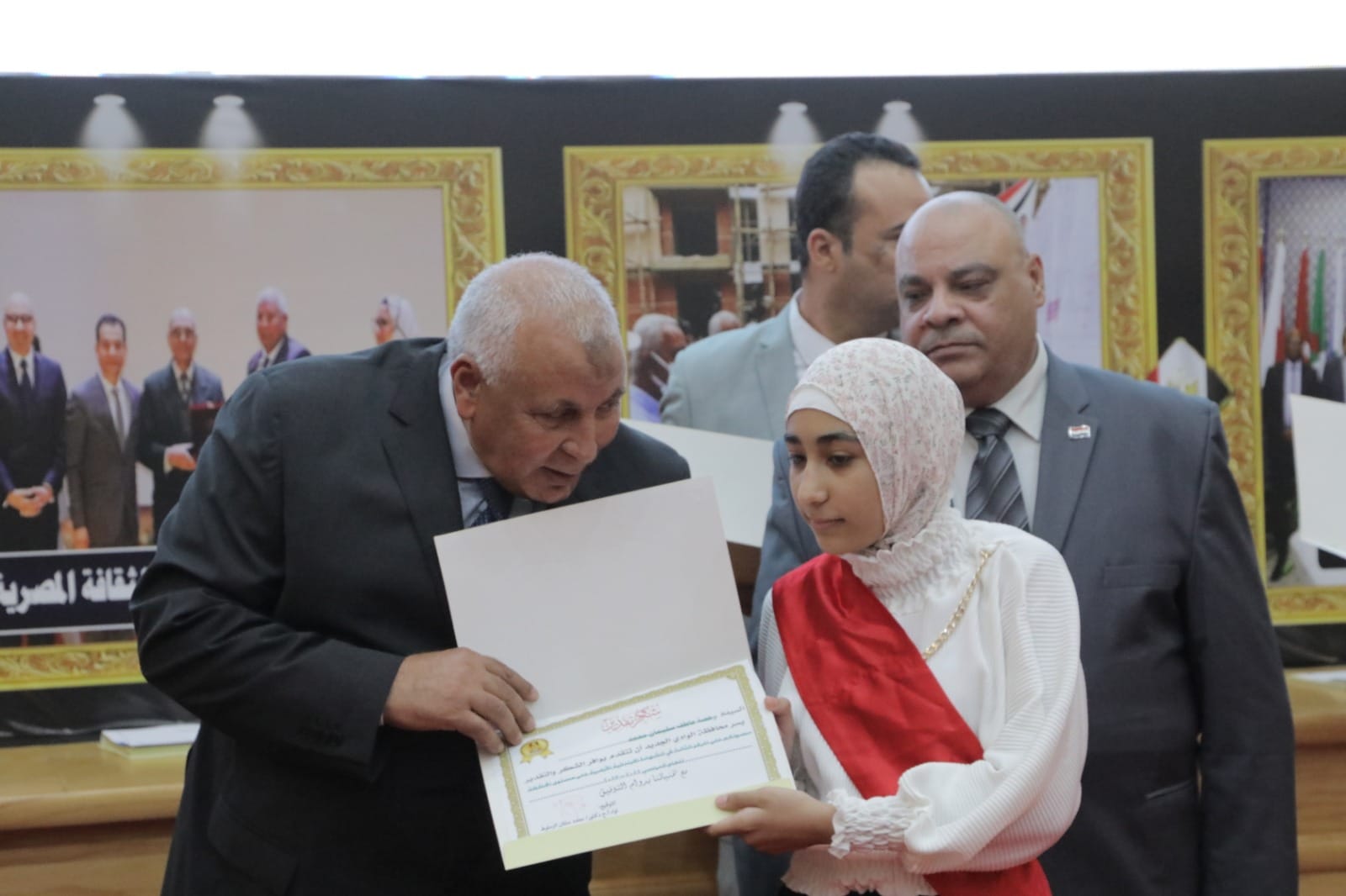 احتفالية تكريم الطلاب الأوائل بالوادي الجديد (16)