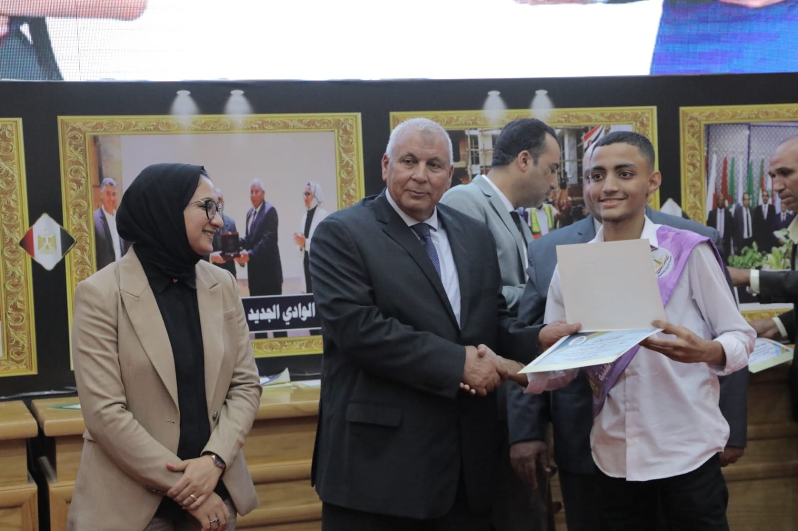 احتفالية تكريم الطلاب الأوائل بالوادي الجديد (18)