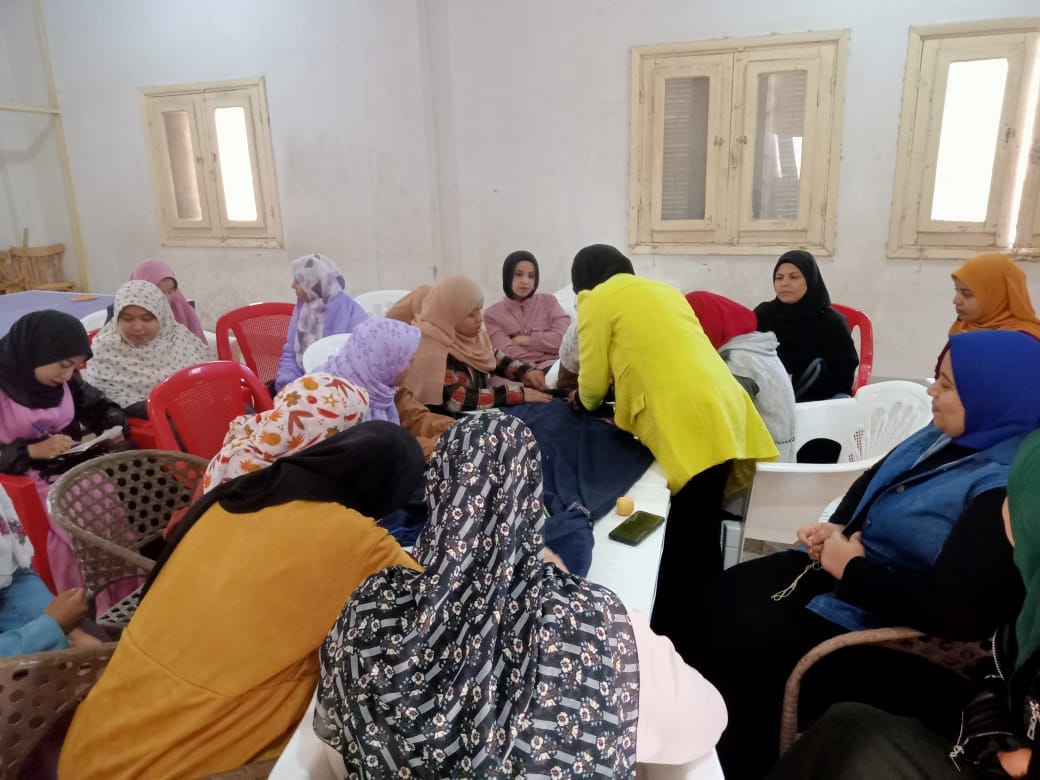 تدريبات عملية ونظرية بمبادرة علمني حرفة بالوادي الجديد