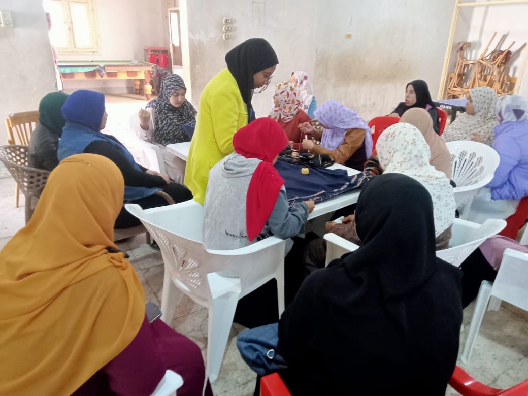 دورات تدريبية ضمن فعالية علمني حرفة بمركز باريس