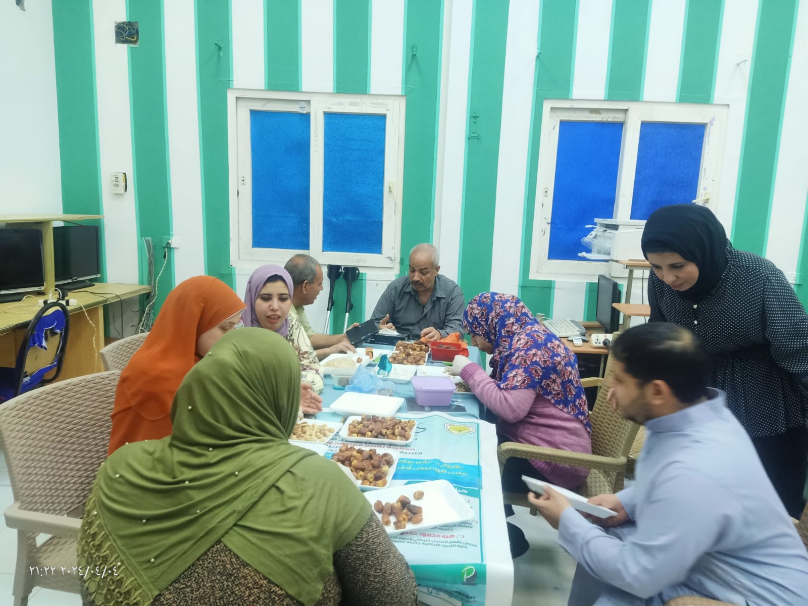 جانب من مبادرة ترعاهم بالخارجة