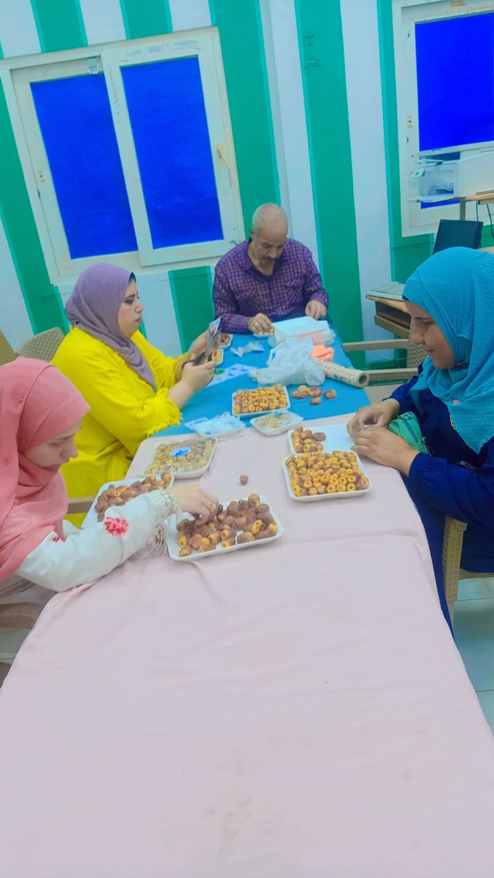 تاهيل المكفوفين للعمل بمجال تعبئة التمور