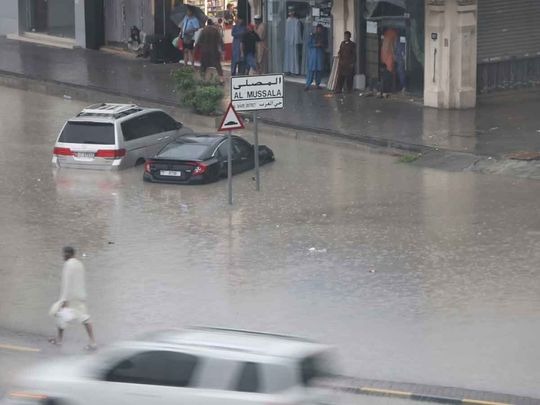 أمطار غزيرة تشهدها دول الخليج