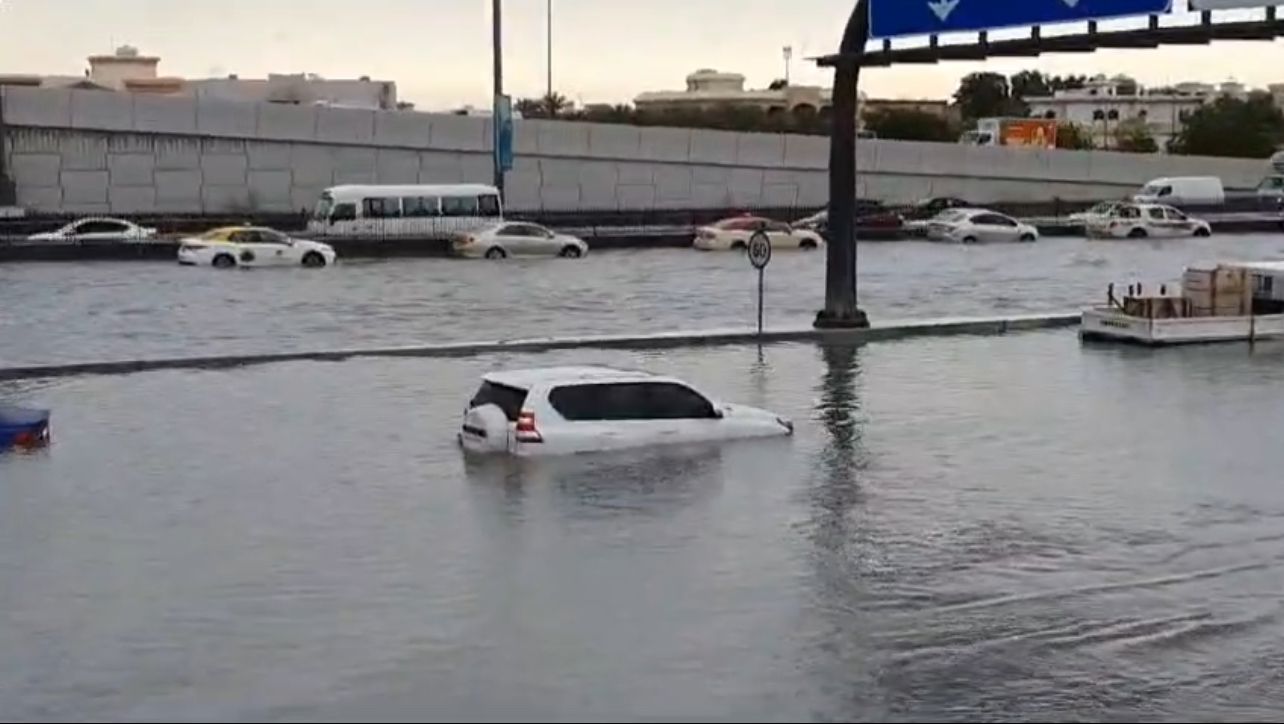 أمطار غزيرة تشهدها دول الخليج