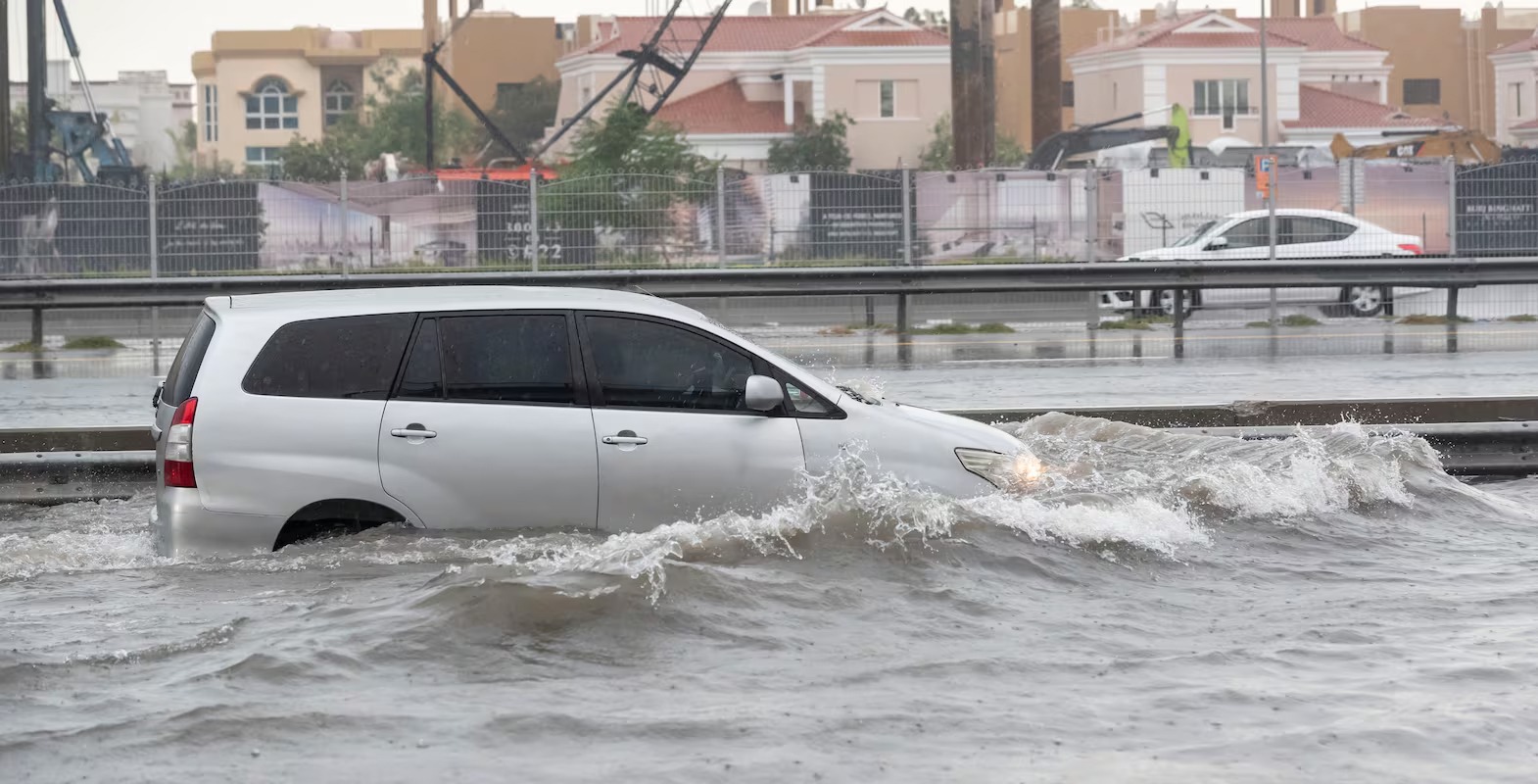 أمطار غزيرة تشهدها دول الخليج