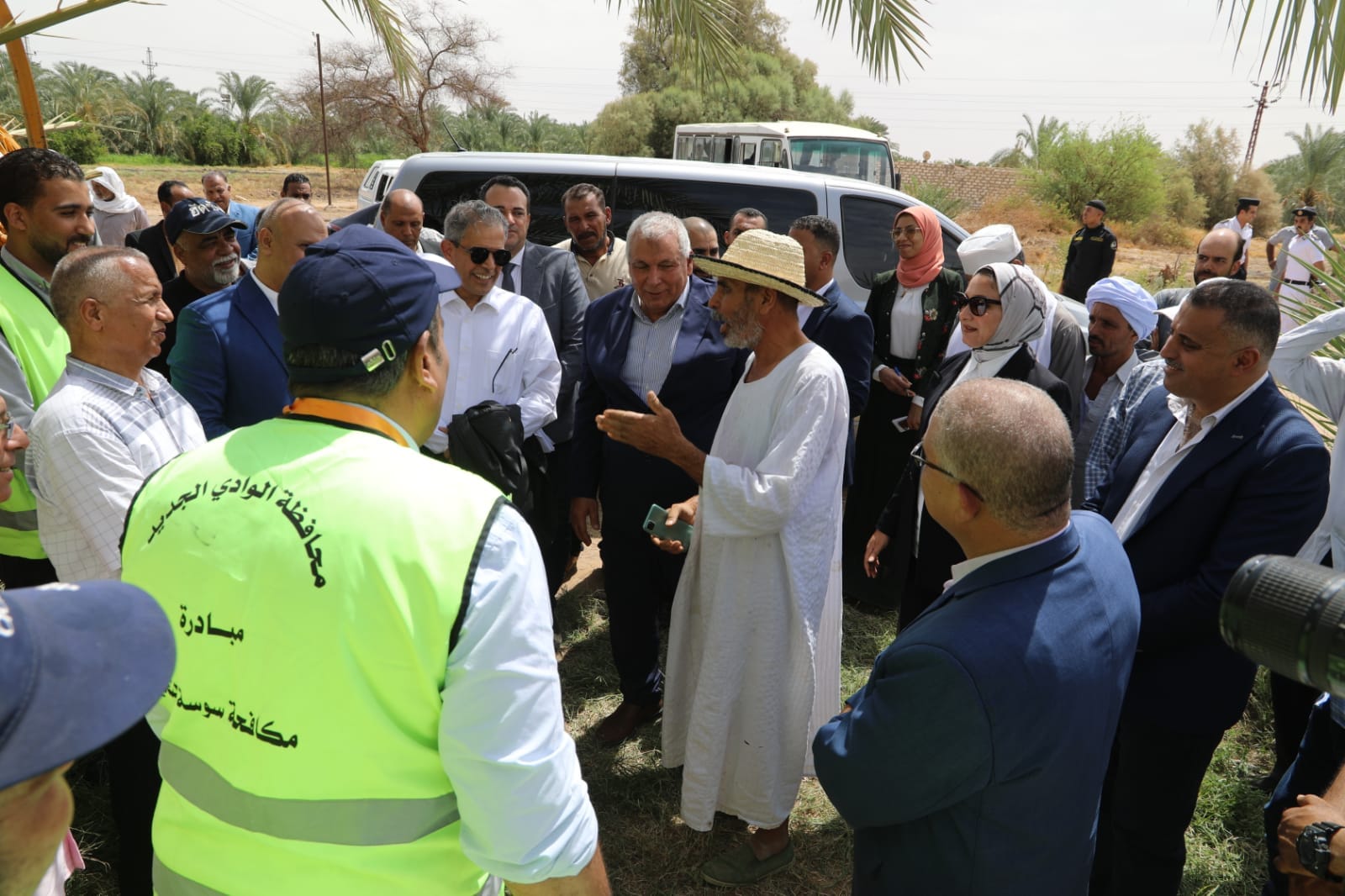 تجربة مكافحة سوسة النخيل بالوادي الجديد (8)