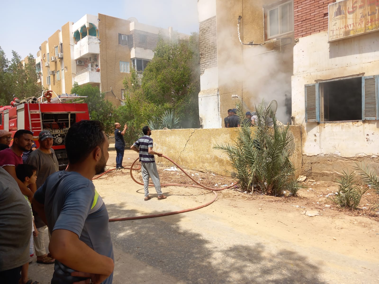 حريق بوحدة سكنية بحي الأمل بمدينة الخارجة (1)