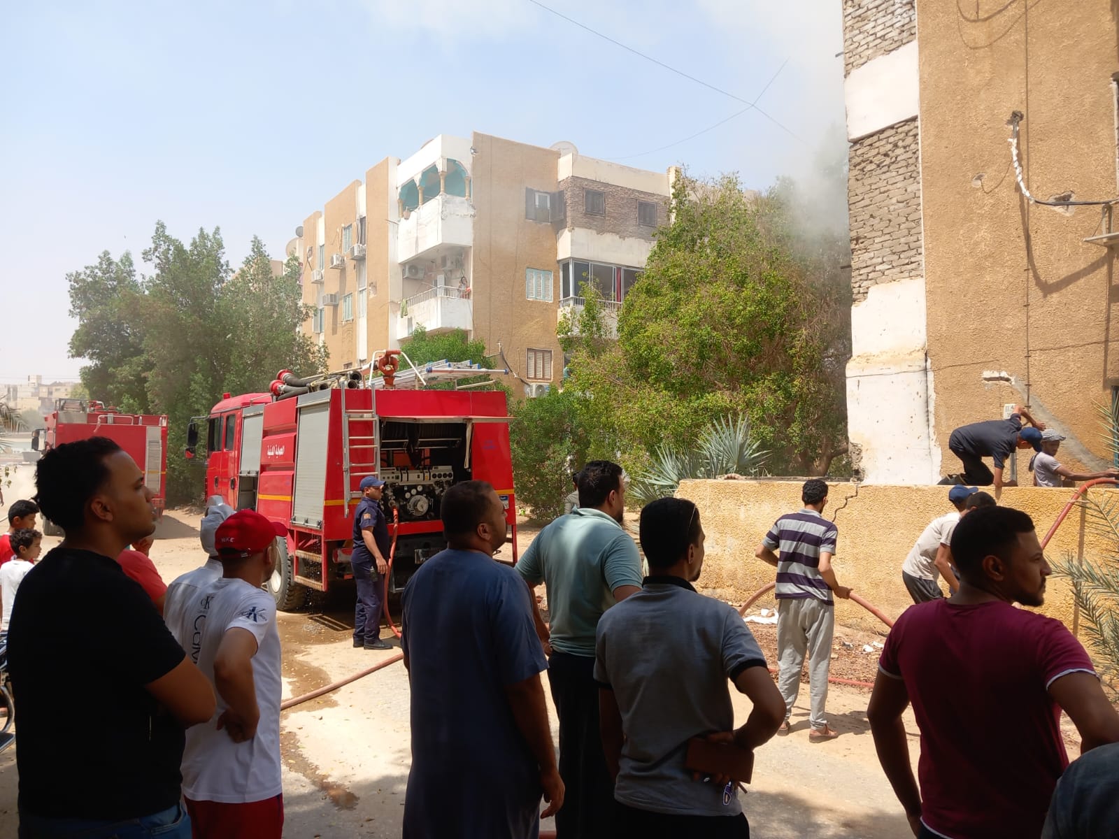 حريق بوحدة سكنية بحي الأمل بمدينة الخارجة (2)