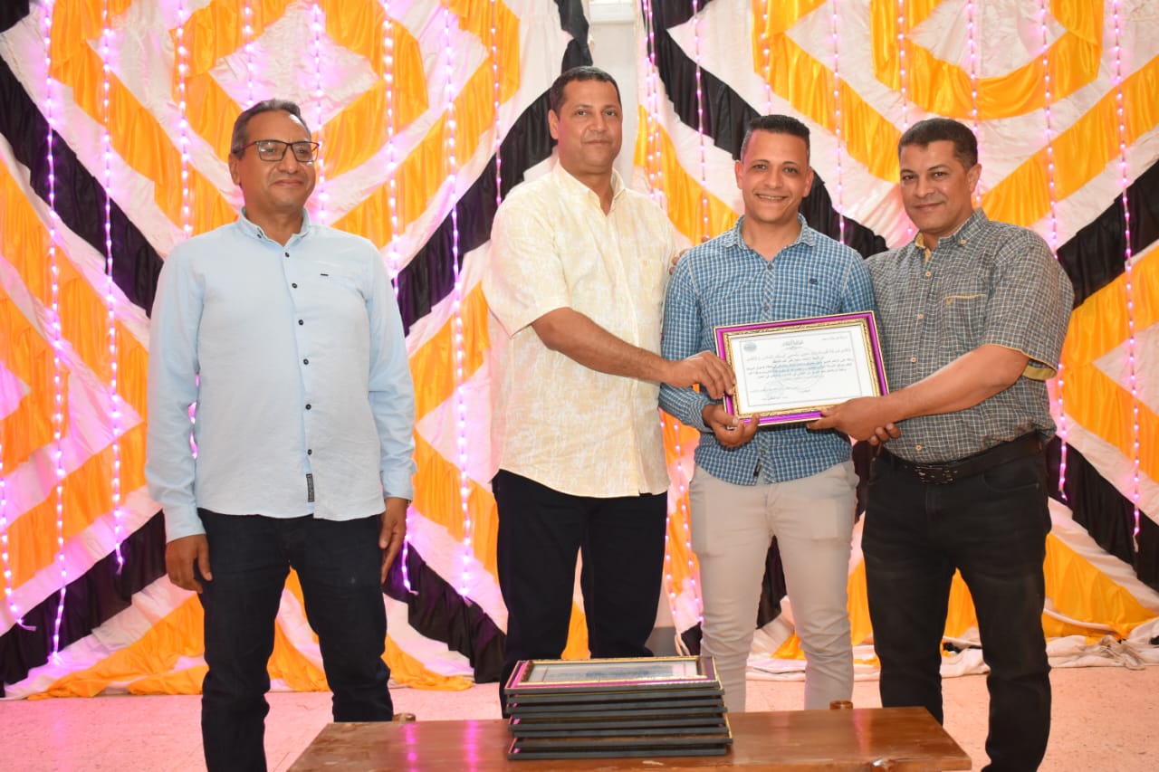 احتفالية فنية وثقافية بعيد العمال في جو من الإبداع الثقافي والفني في الوادي الجديد (1)