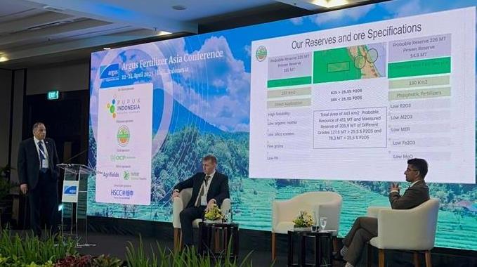 مشاركة فوسفات مصر في مؤتمر دولي باندونهيسيا (3)