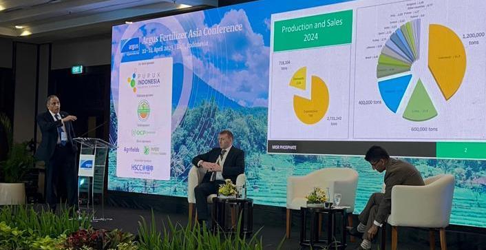 مشاركة فوسفات مصر في مؤتمر دولي باندونهيسيا (1)