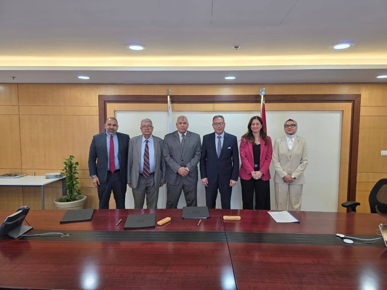 محافظ الوادي الجديد يوقع بروتوكول  إحياء مشروعات تسمين الماشية (2)