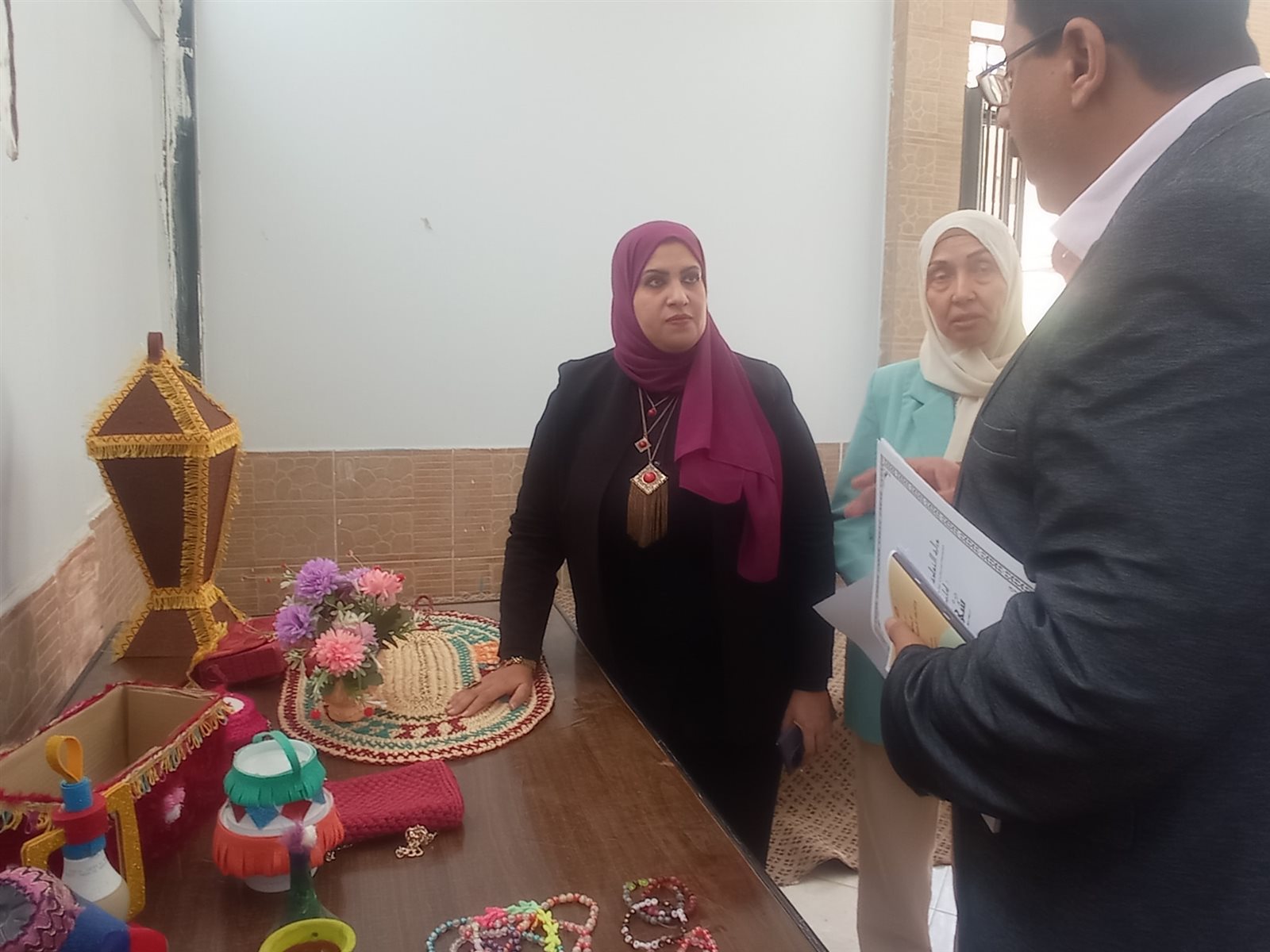 معرض منتجات حرفية ويدوية لذوي الاعاقة بالوادي الجديد (1)