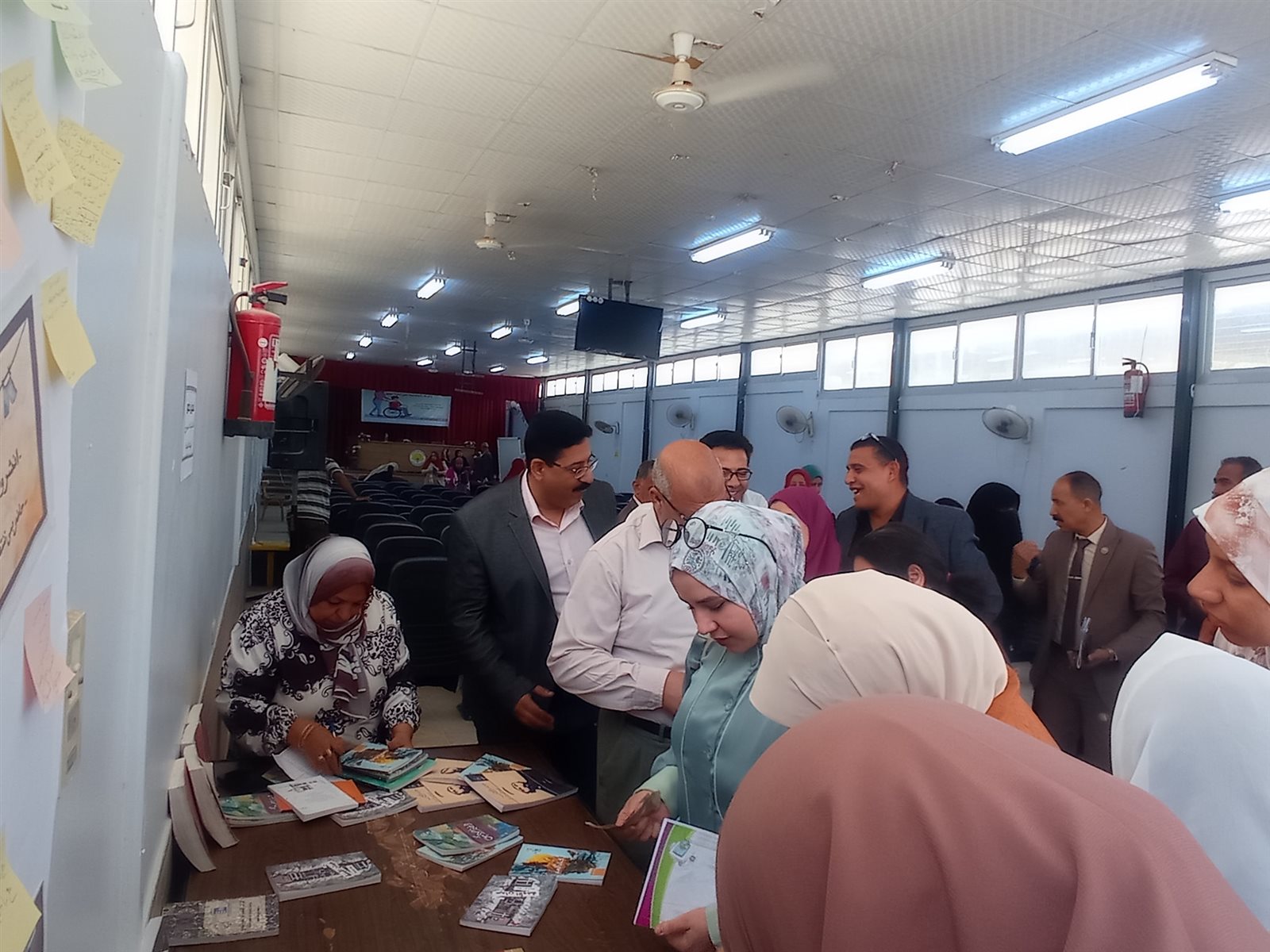 معرض منتجات حرفية ويدوية لذوي الاعاقة بالوادي الجديد (3)