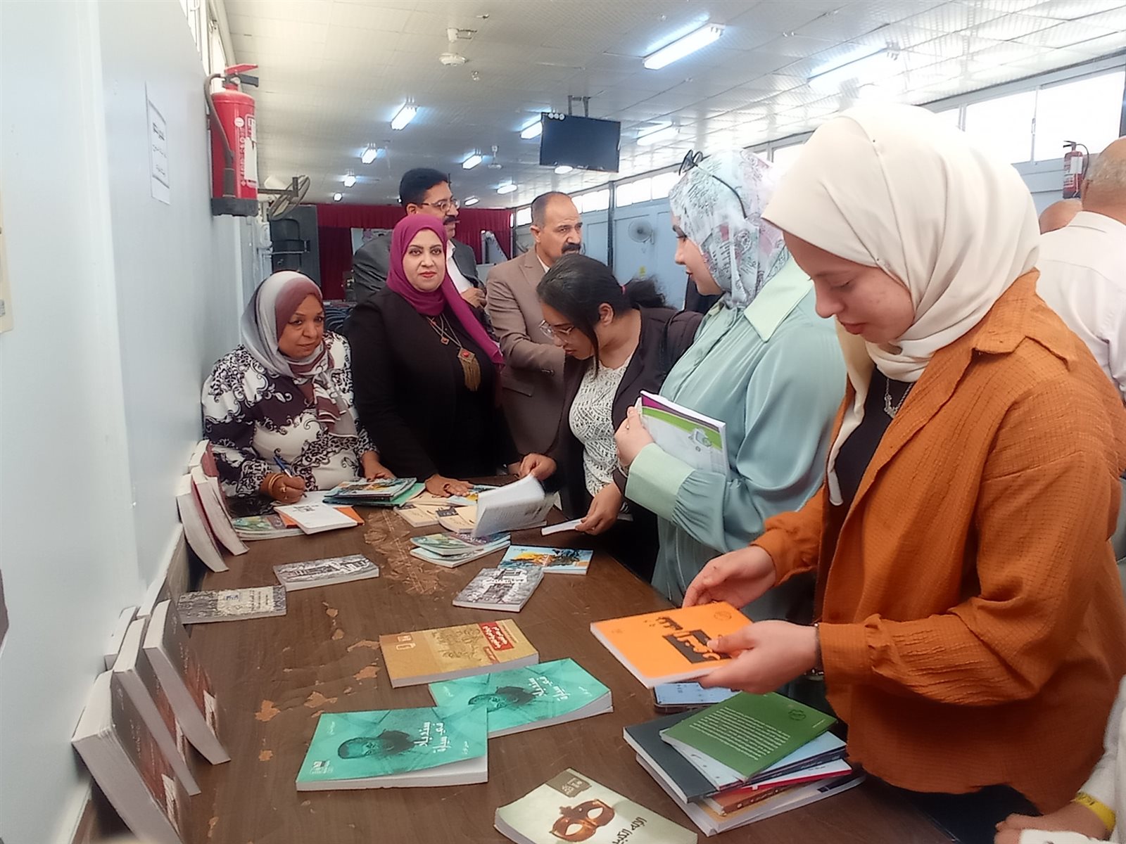 معرض منتجات حرفية ويدوية لذوي الاعاقة بالوادي الجديد (5)