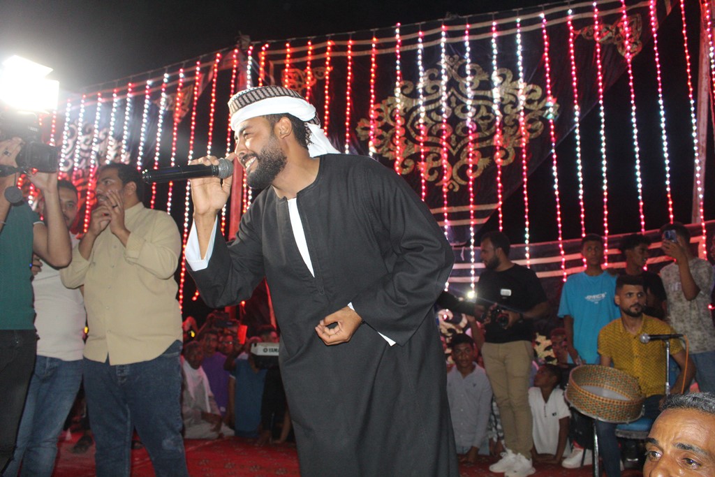 المنشد احمد الأقصري يحيى حفل الوادي الجديد بالعيد القومي (2)