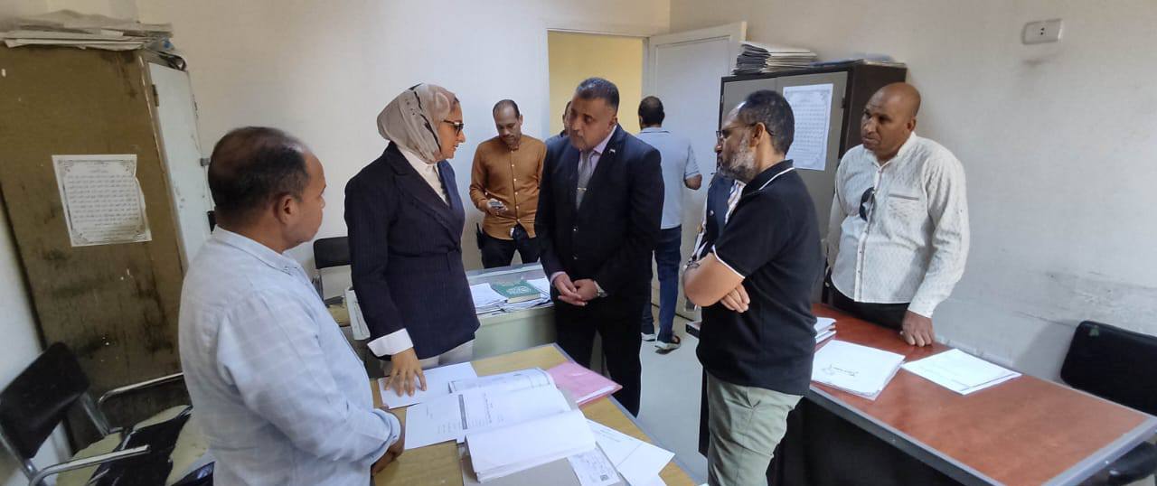 نائب محافظ الوادي الجديد تتفقد مركز الخارجة  (1)