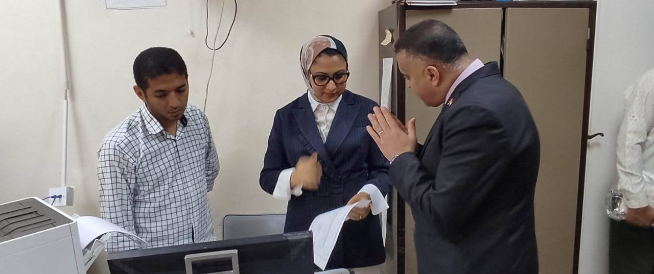 نائب محافظ الوادي الجديد تتفقد مركز الخارجة  (3)