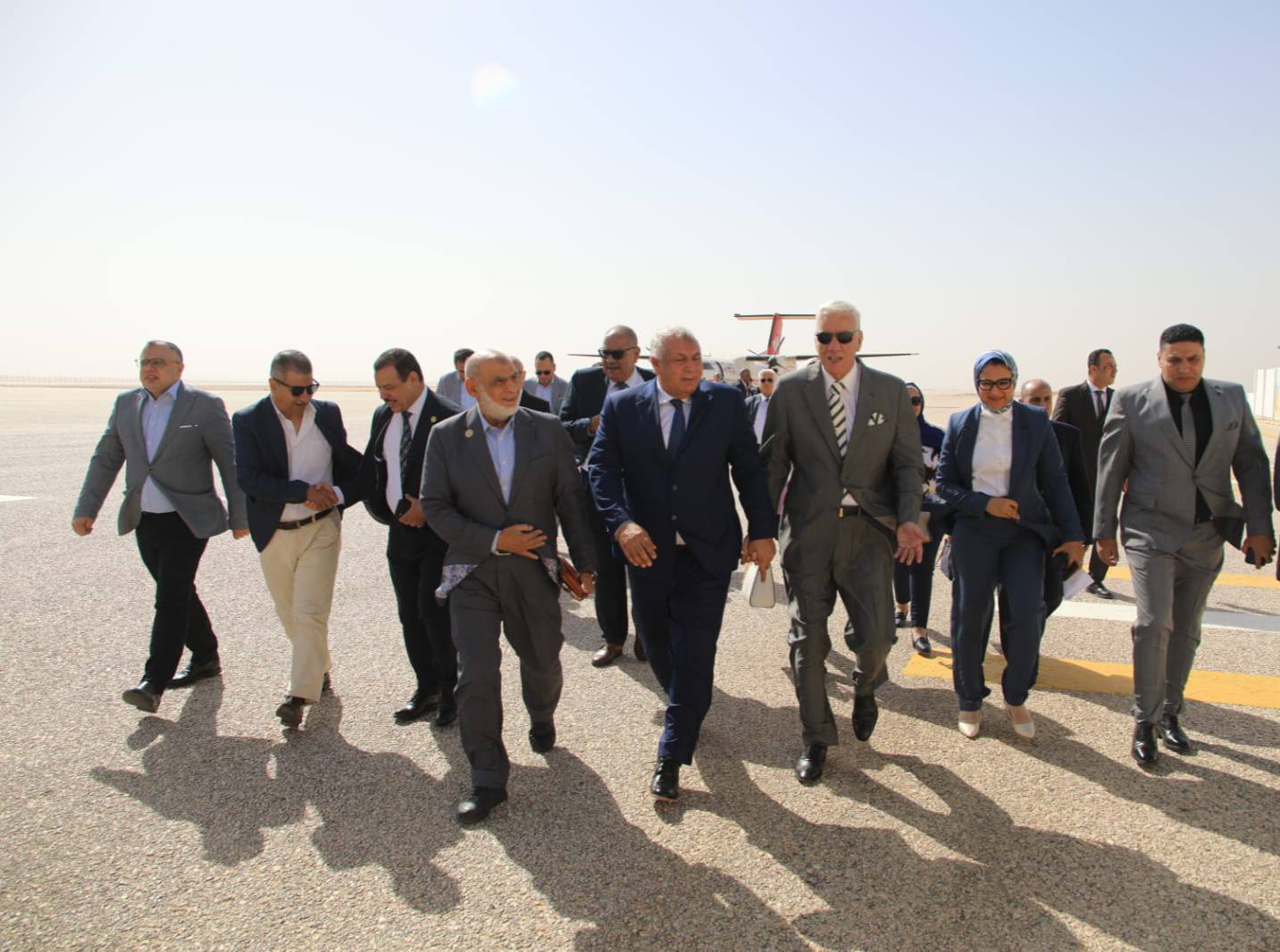 محافظ الوادي الجديد يستقبل وفد المحافظة من قيادات سابقة ورؤساء الجمعيات الأهلية (9)