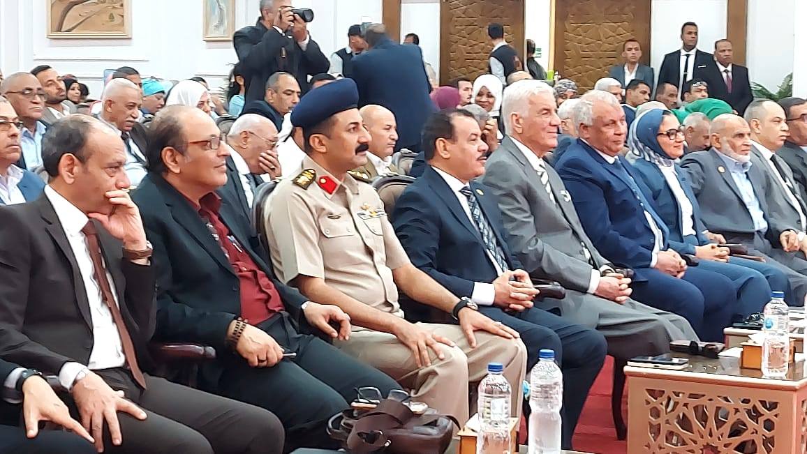 رئيس الإذاعة المصرية ورئيس الشبكة الإقليمية يزروان الوادي الجديد (2)