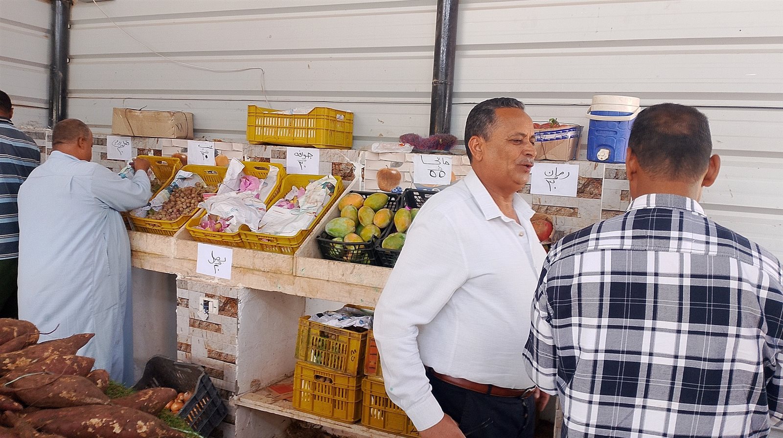 منافذ الوحدة المحلية لمركز باريس لطرح السلع المخفضة (2)