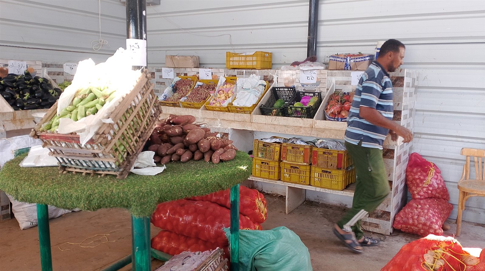 منافذ الوحدة المحلية لمركز باريس لطرح السلع المخفضة (6)