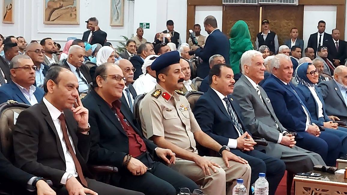 رئيس الإذاعة المصرية ورئيس الشبكة الإقليمية يزروان الوادي الجديد (1)