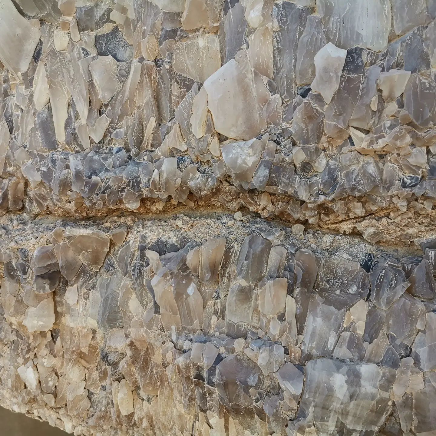 صخور ومكونات جبل الكريستال بواحة الفرافرة  (6)