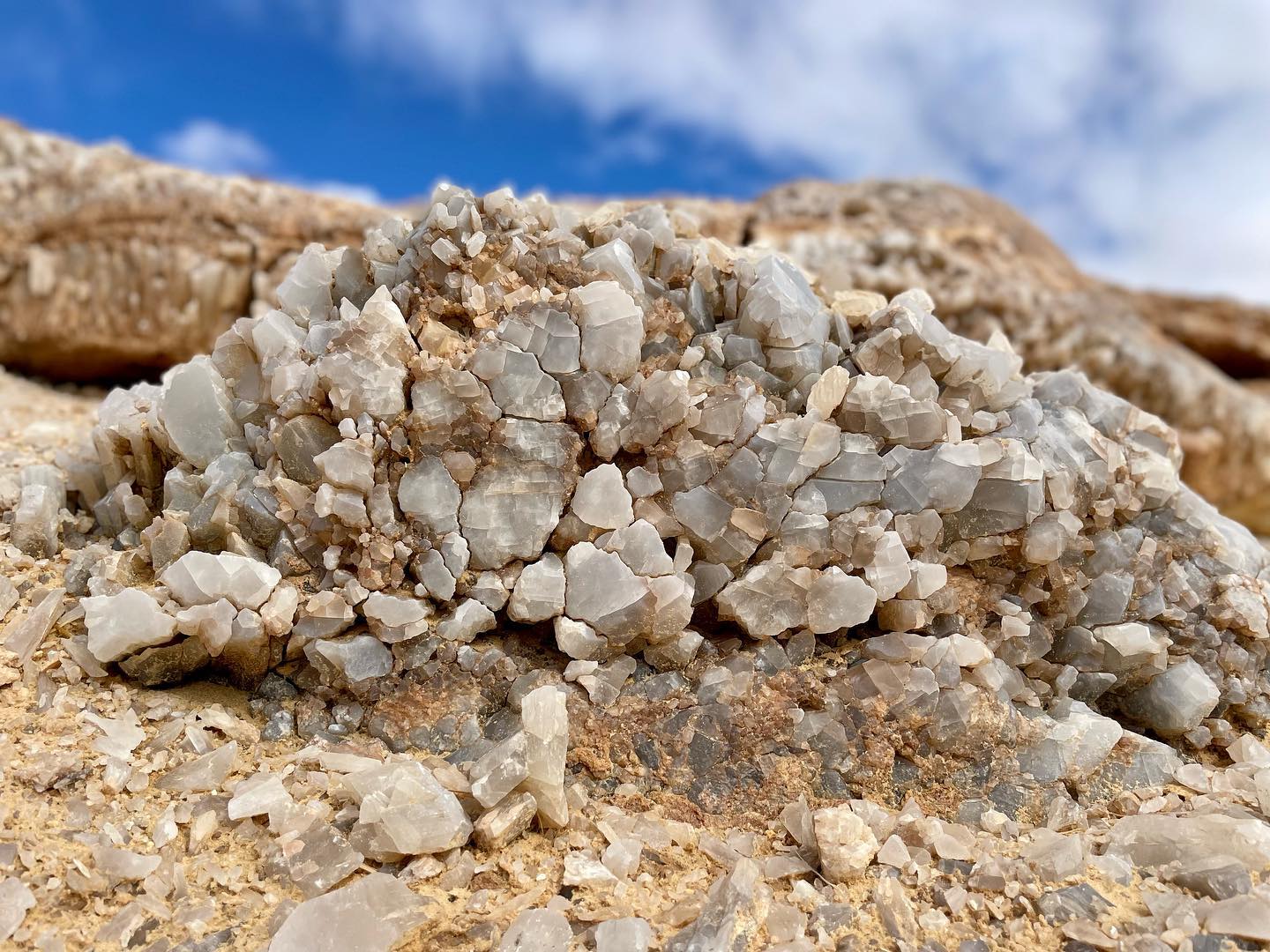 صخور ومكونات جبل الكريستال بواحة الفرافرة  (11)