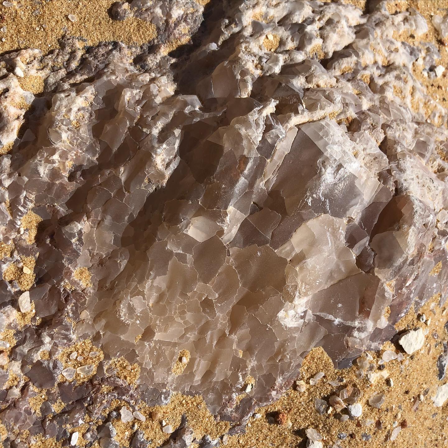 صخور ومكونات جبل الكريستال بواحة الفرافرة  (12)