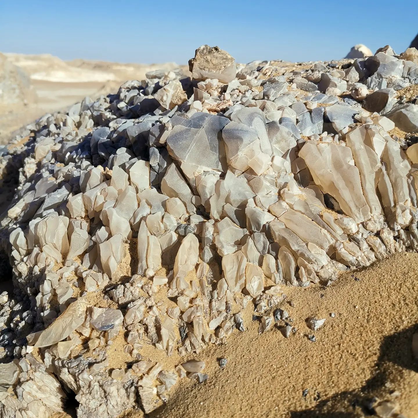 صخور ومكونات جبل الكريستال بواحة الفرافرة  (13)