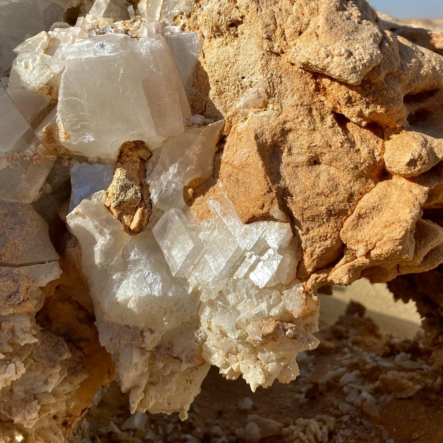 صخور ومكونات جبل الكريستال بواحة الفرافرة  (19)