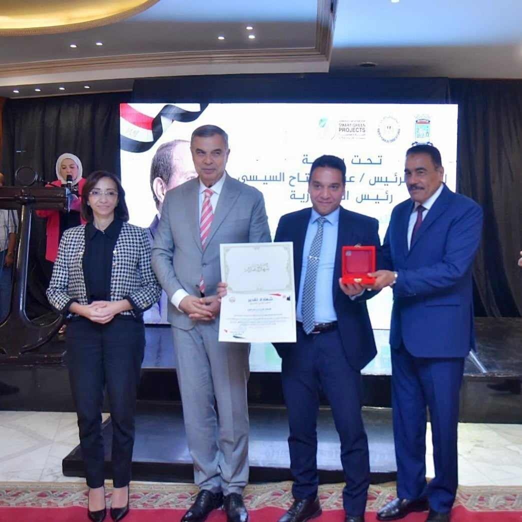 الدكتور المشرف على مشروع حقن التربة  (2)