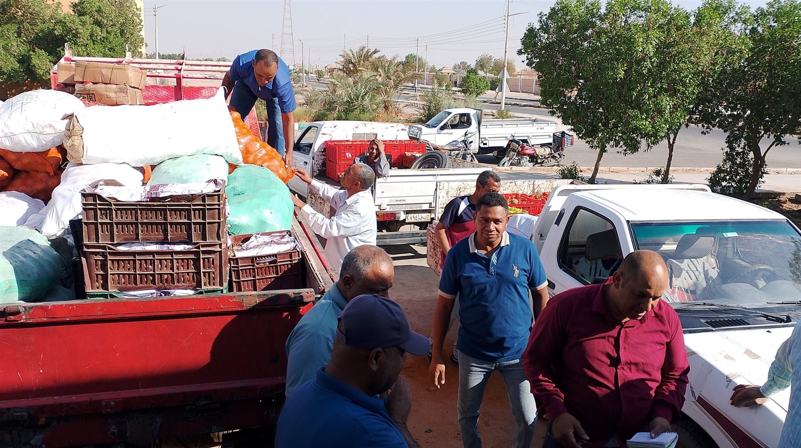 مبادرة لطرح الخضر والفاكهة بأسعار مخفضة بمركز باريس وقراه (5)